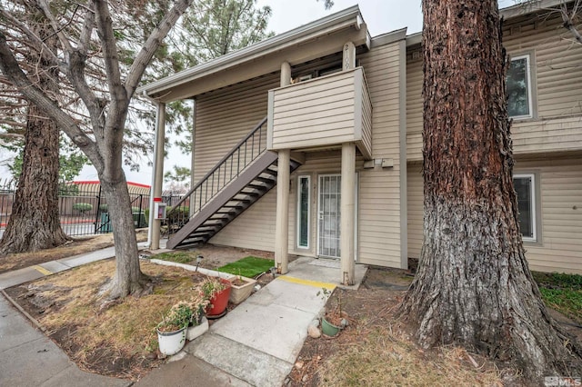 entrance to property with fence