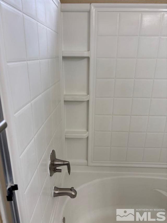 bathroom with washtub / shower combination