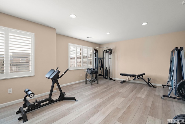 exercise room featuring light wood-type flooring, visible vents, baseboards, and recessed lighting