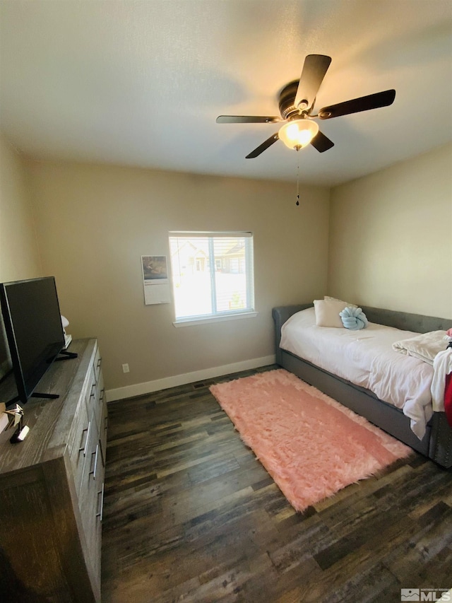 bedroom featuring dark wood-style floors, ceiling fan, and baseboards