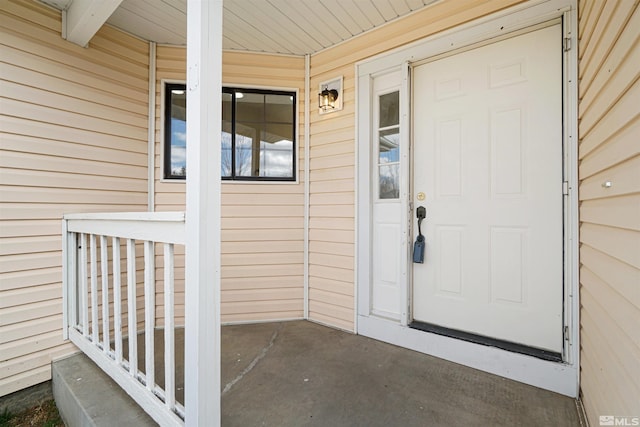 entrance to property featuring covered porch