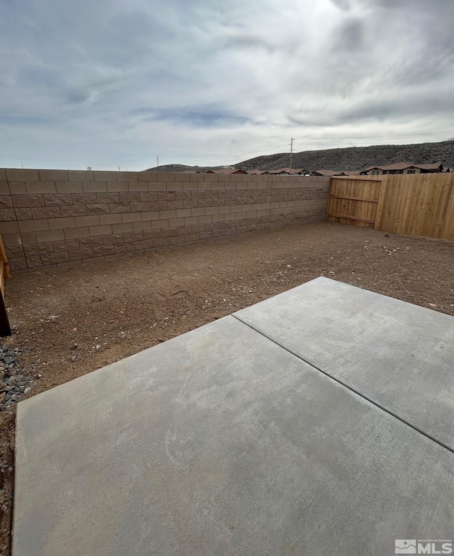 view of yard featuring a fenced backyard and a patio area