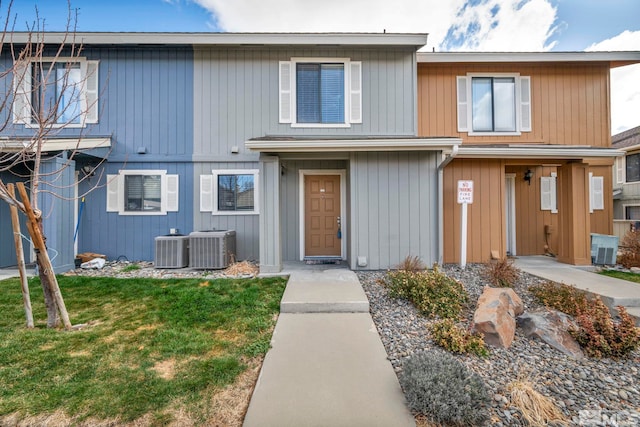 view of front of house featuring a front lawn and central AC unit