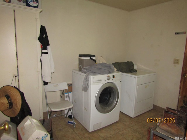 laundry area featuring light tile patterned floors, independent washer and dryer, and laundry area