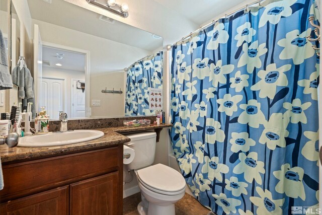 full bathroom featuring visible vents, curtained shower, toilet, and vanity
