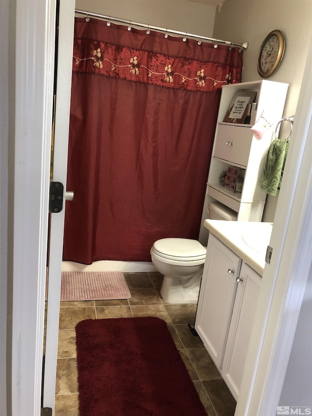 bathroom with vanity, a shower with shower curtain, and toilet