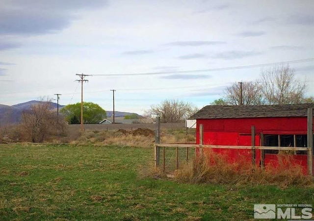 view of yard with a mountain view and an outdoor structure