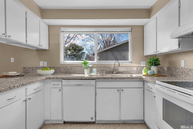 kitchen featuring a sink, under cabinet range hood, white cabinetry, white appliances, and light countertops