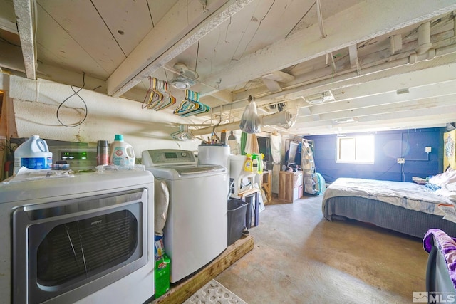 laundry room with laundry area and independent washer and dryer