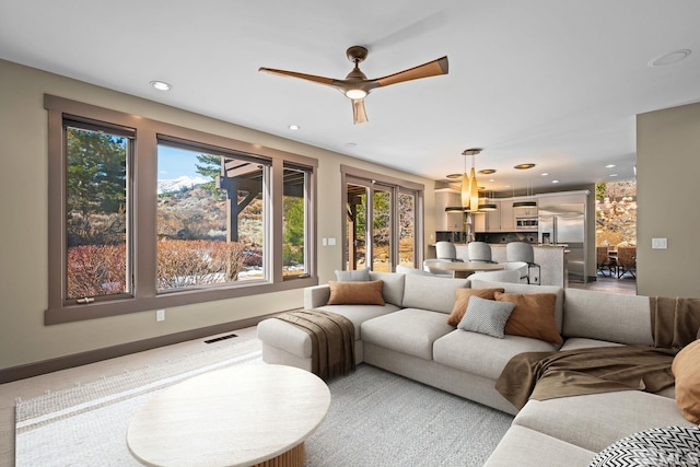 living area featuring visible vents, recessed lighting, baseboards, and ceiling fan