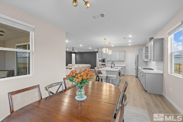 dining space with visible vents, ceiling fan, baseboards, recessed lighting, and light wood-style floors