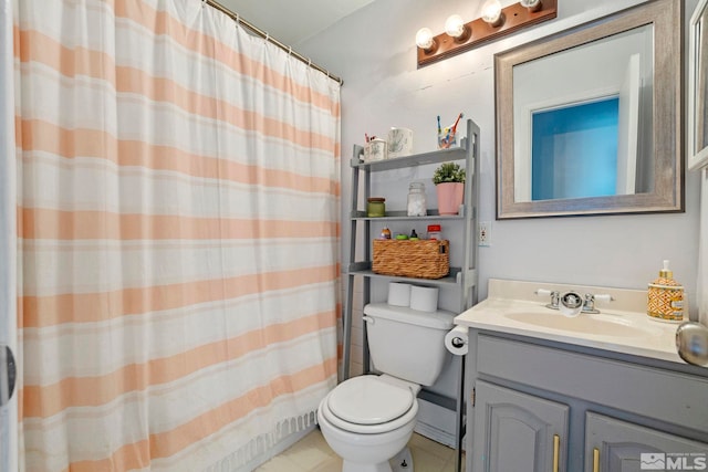 bathroom featuring a shower with shower curtain, toilet, and vanity