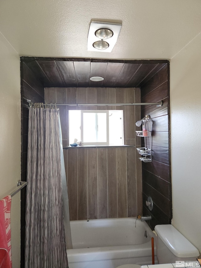 full bath with toilet and shower / tub combo with curtain