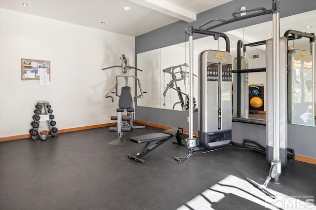 exercise area featuring baseboards