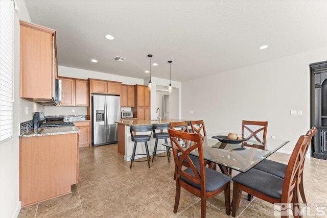 dining room featuring light tile patterned floors, visible vents, and recessed lighting