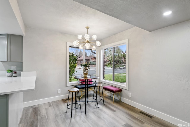 dining area featuring recessed lighting, visible vents, baseboards, a chandelier, and light wood-style flooring
