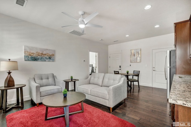 living area with recessed lighting, visible vents, dark wood-type flooring, and ceiling fan