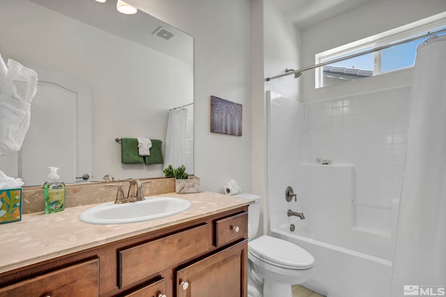 full bathroom with toilet, vanity, visible vents, and shower / bathtub combination with curtain