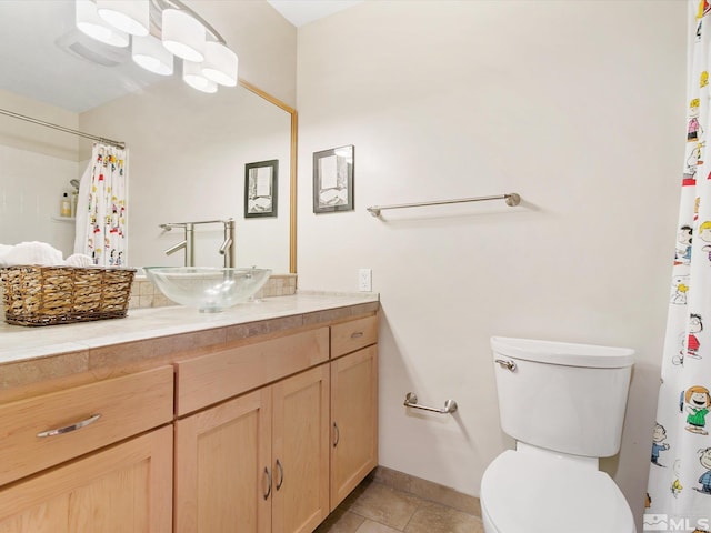 full bath featuring vanity, toilet, tile patterned floors, baseboards, and curtained shower