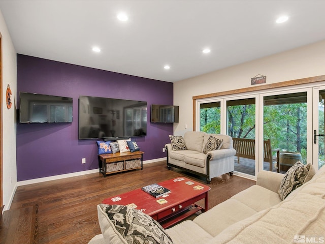 living room featuring recessed lighting, baseboards, and dark wood-type flooring