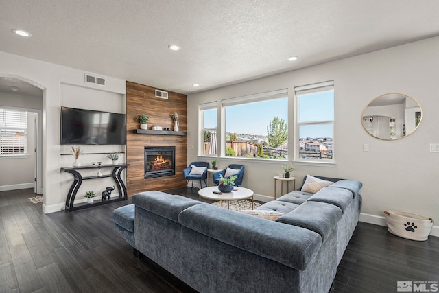 living room featuring baseboards, recessed lighting, and visible vents