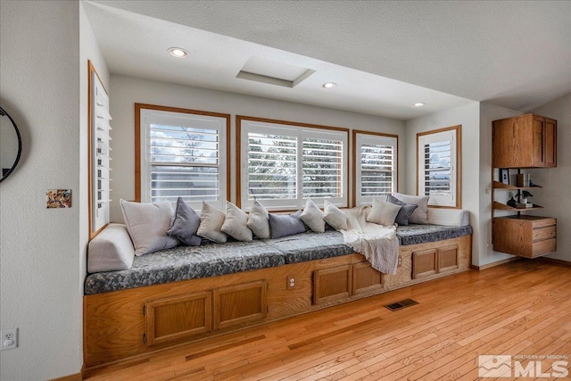 living area featuring visible vents, recessed lighting, light wood-style floors, and baseboards