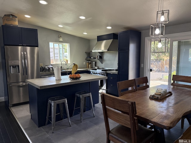 dining space featuring recessed lighting, a textured ceiling, and lofted ceiling