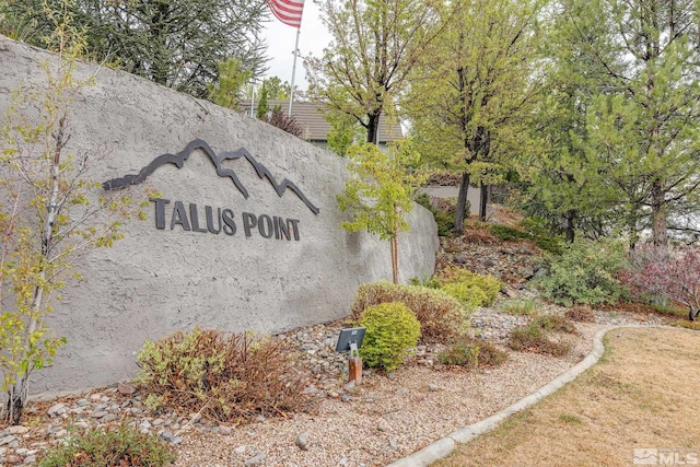 view of community / neighborhood sign