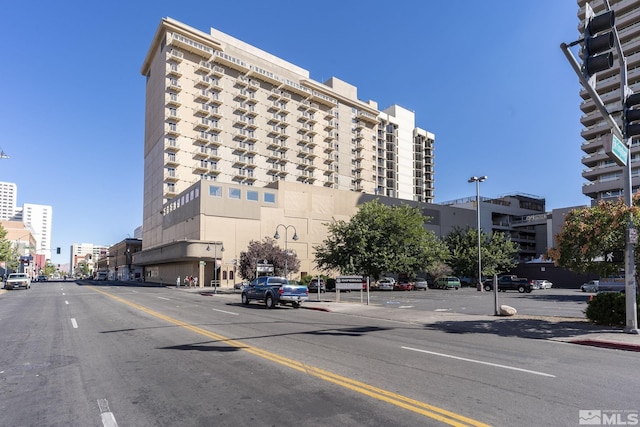 view of apartment building / complex