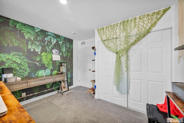 sitting room with carpet and baseboards