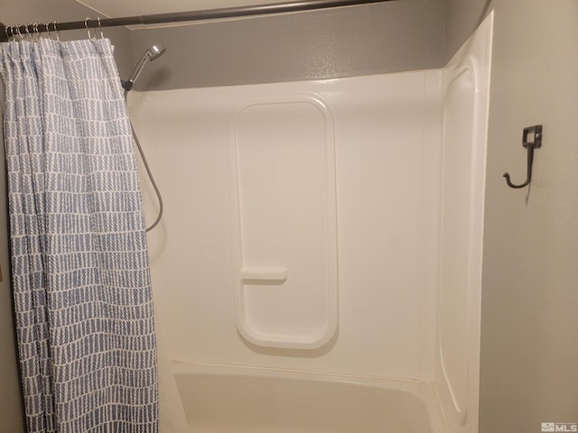 full bath featuring a shower with curtain