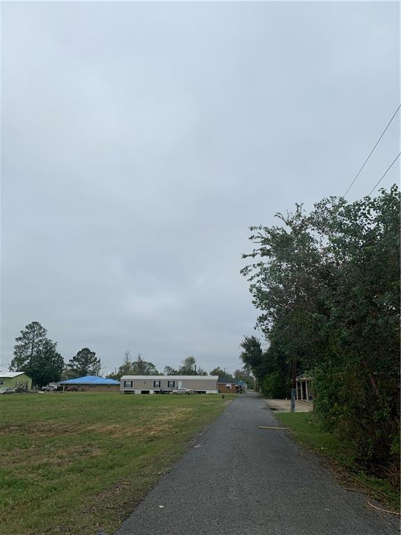 Miles St, Lutcher, LA 70071
