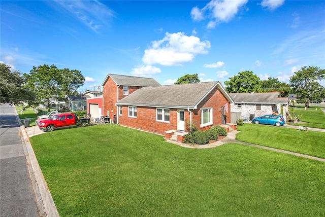 view of front of home featuring a front lawn