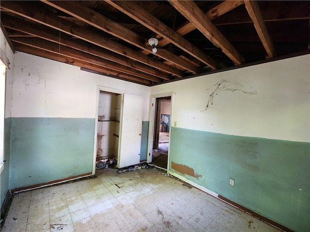 empty room featuring light tile flooring