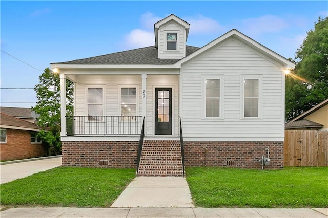 view of front of property with a front lawn