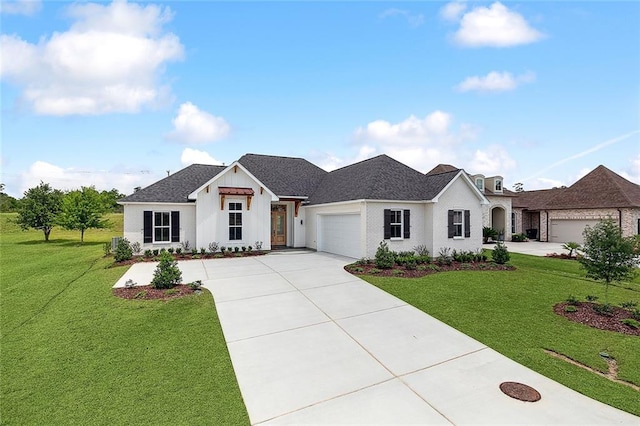 view of front of property featuring a front lawn and a garage