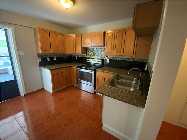 kitchen with backsplash, stainless steel electric stove, sink, and light tile floors