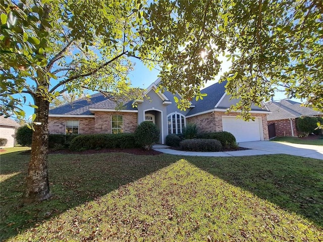 view of front facade featuring a front lawn and a garage