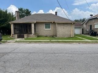 view of front of home featuring a front yard