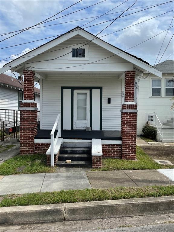 bungalow-style house featuring a porch