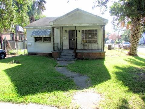 3701 Elysian Fields Ave, New Orleans, LA 70122 - bungalow featuring a front lawn