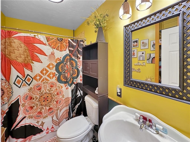 bathroom featuring sink and toilet