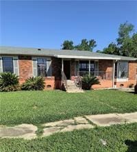 single story home with a front yard