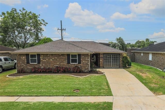 ranch-style home with a front yard