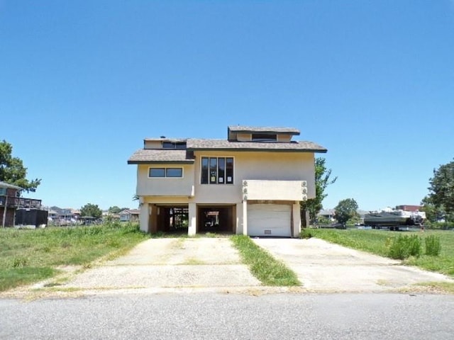 view of front of home featuring a garage