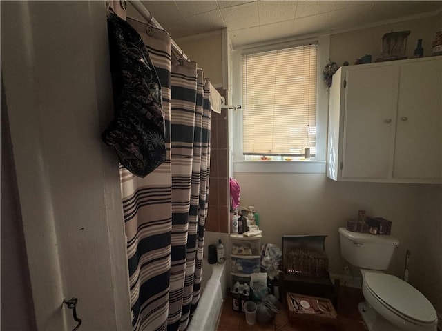 bathroom with shower / bath combo with shower curtain and toilet