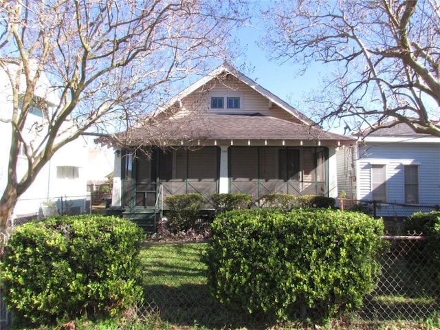 view of front of house with a front lawn