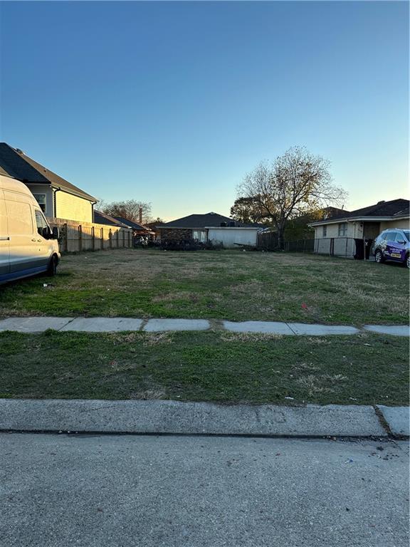 8512 N Regiment Dr, Chalmette, LA 70043 - photo 1