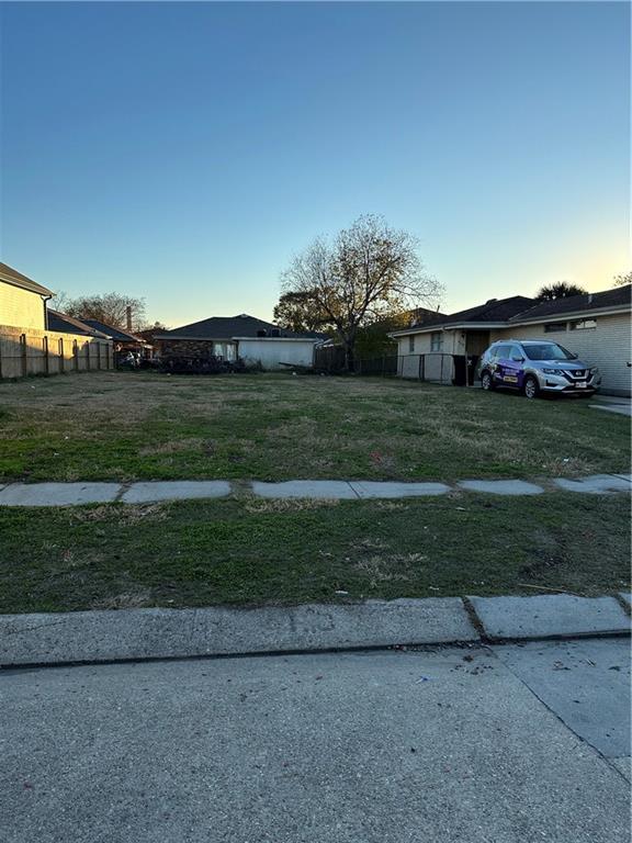 8512 N Regiment Dr, Chalmette, LA 70043 - photo 2