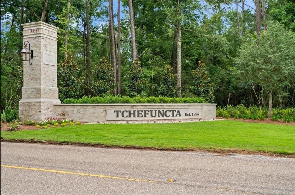 66 Thunderbird Dr, Covington, LA 70433 - community sign with a yard